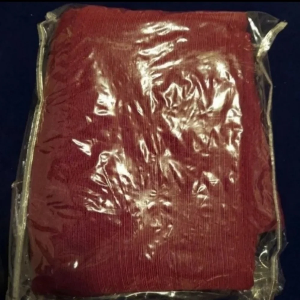 Y2k FOOD NETWORK HOME  CRANBERRY RED TEXTURED TABLECLOTH OBLONG 60 x 102 EUC!